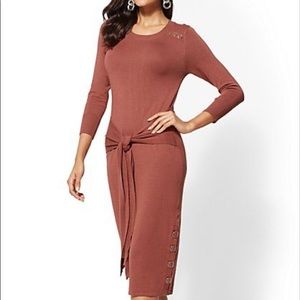 BUTTON-ACCENT TIE-FRONT SWEATER DRESS Pink/Mauve